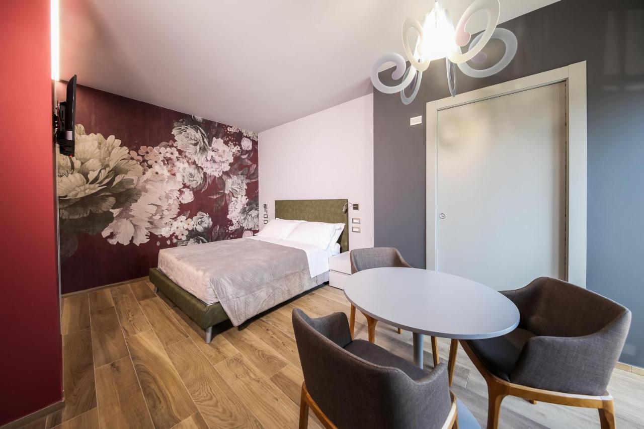 Vicolo Malavolta 7 Rooms And Suites Pedaso Kültér fotó